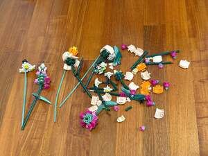 LEGO 10313 Botanical Wildflower Bouquet Set w/ Flowers & Parts – Incomplete